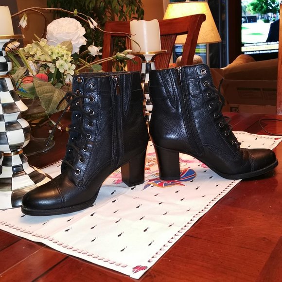 CLARKS LEATHER BOOTIES - Picture 2 of 3